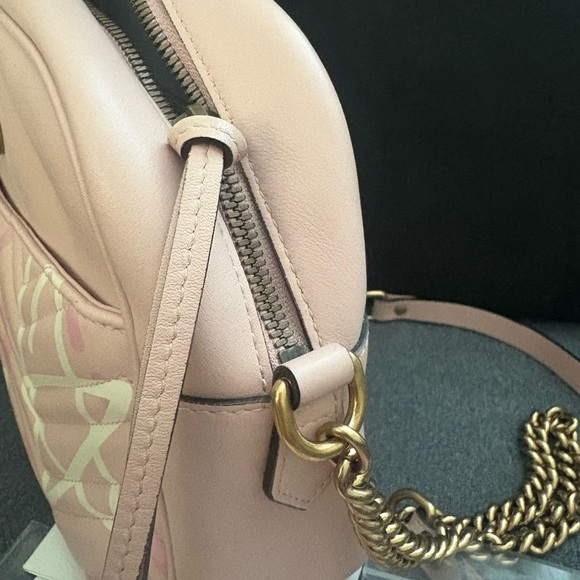 Chic Pink Crossbody Bag with Gold Chain - Picture 4 of 9